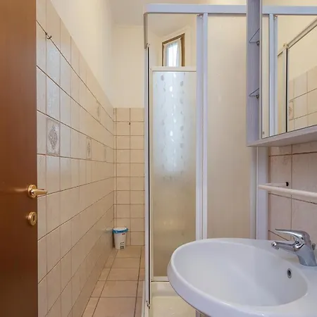 Sauro 6 Guest Apartman